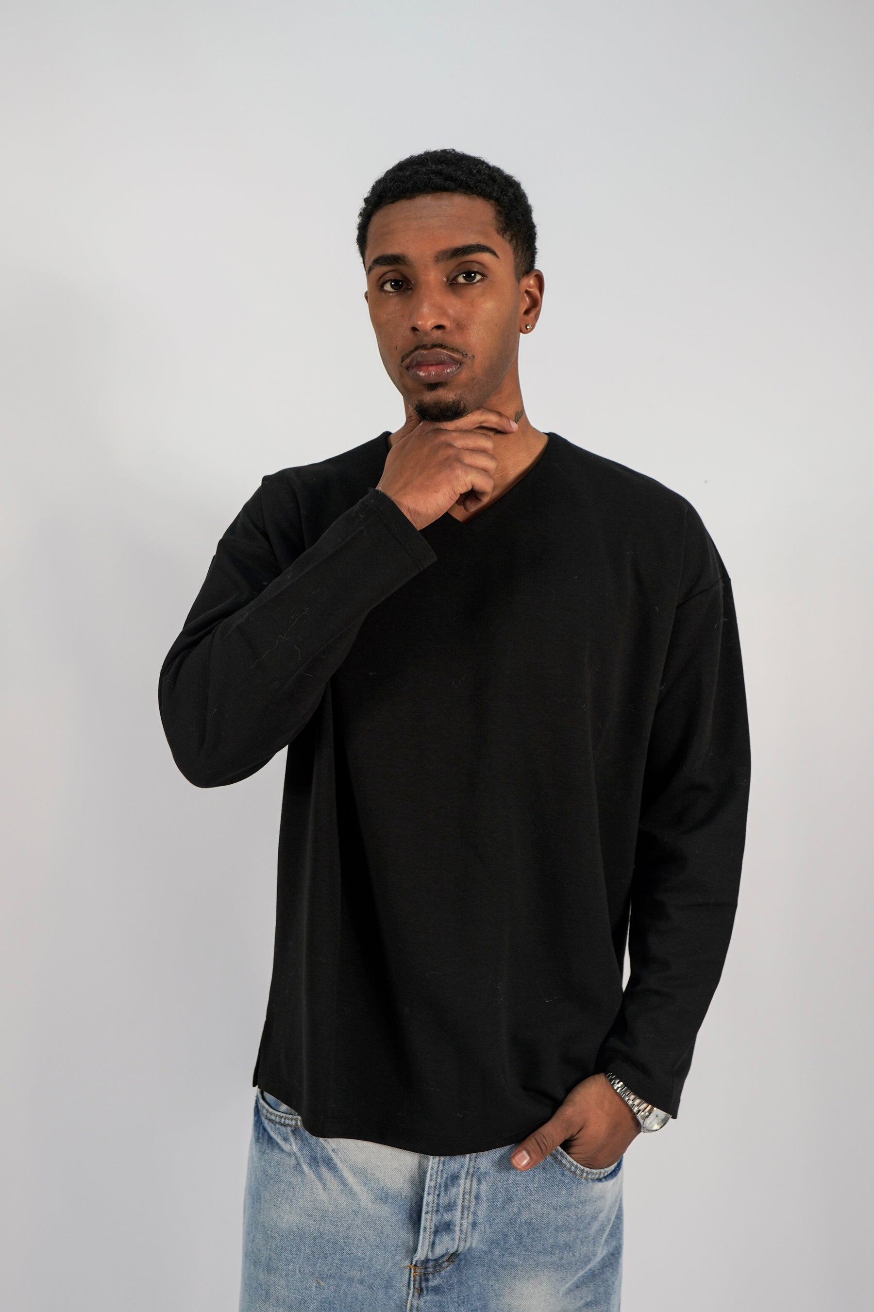 Maglia Essential Scollo a V 2 varianti colore