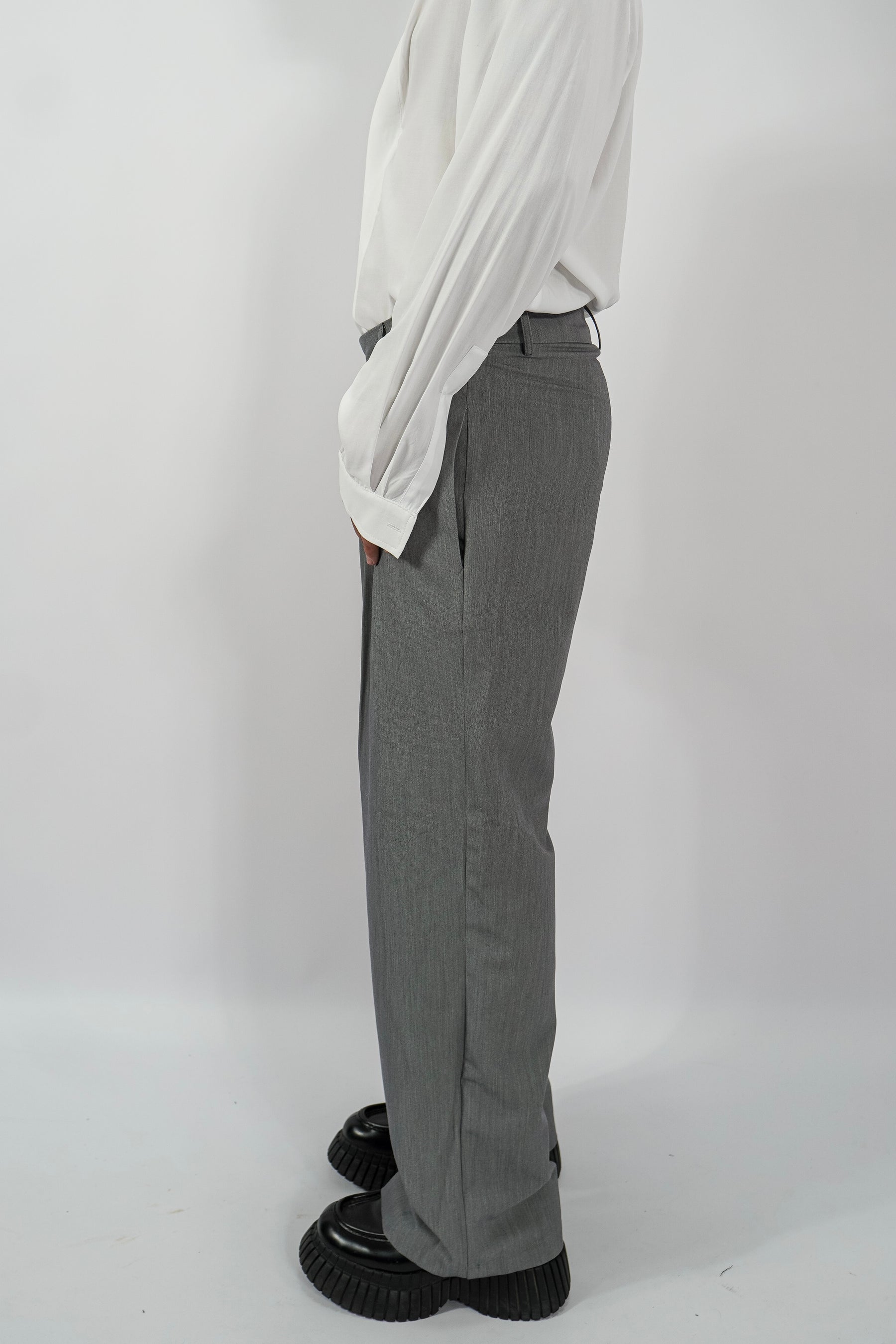 Pantalone Akito