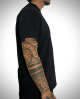 T-Shirt Anma Oversize Nera – Collo Raw Cut