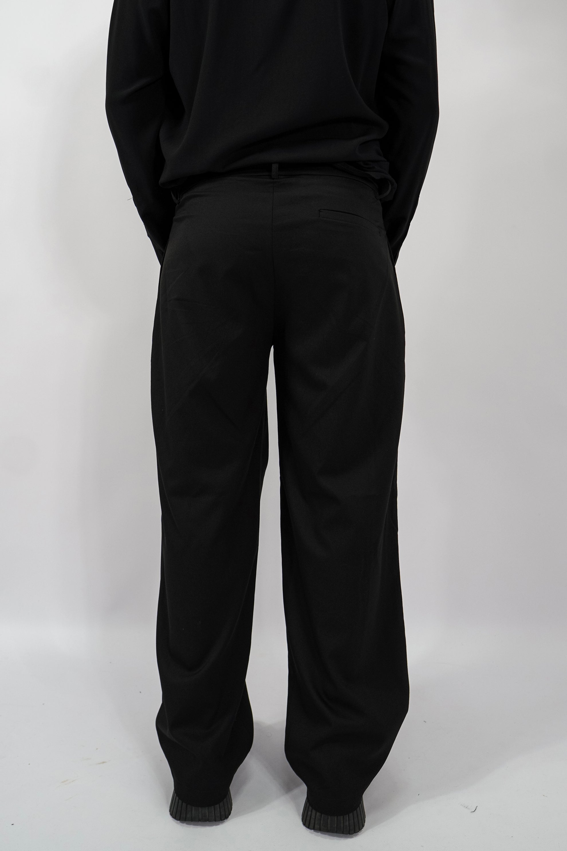 Pantalone Akito