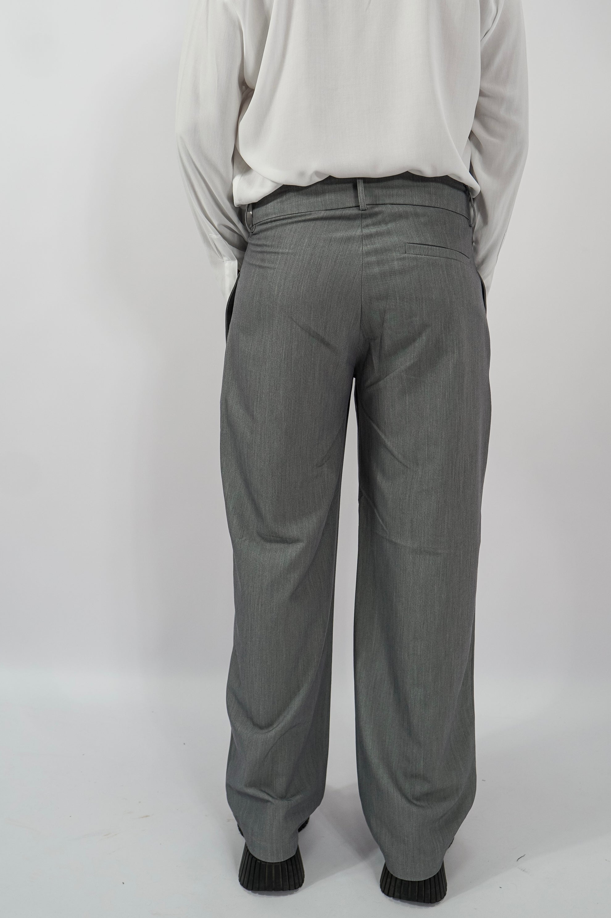 Pantalone Akito