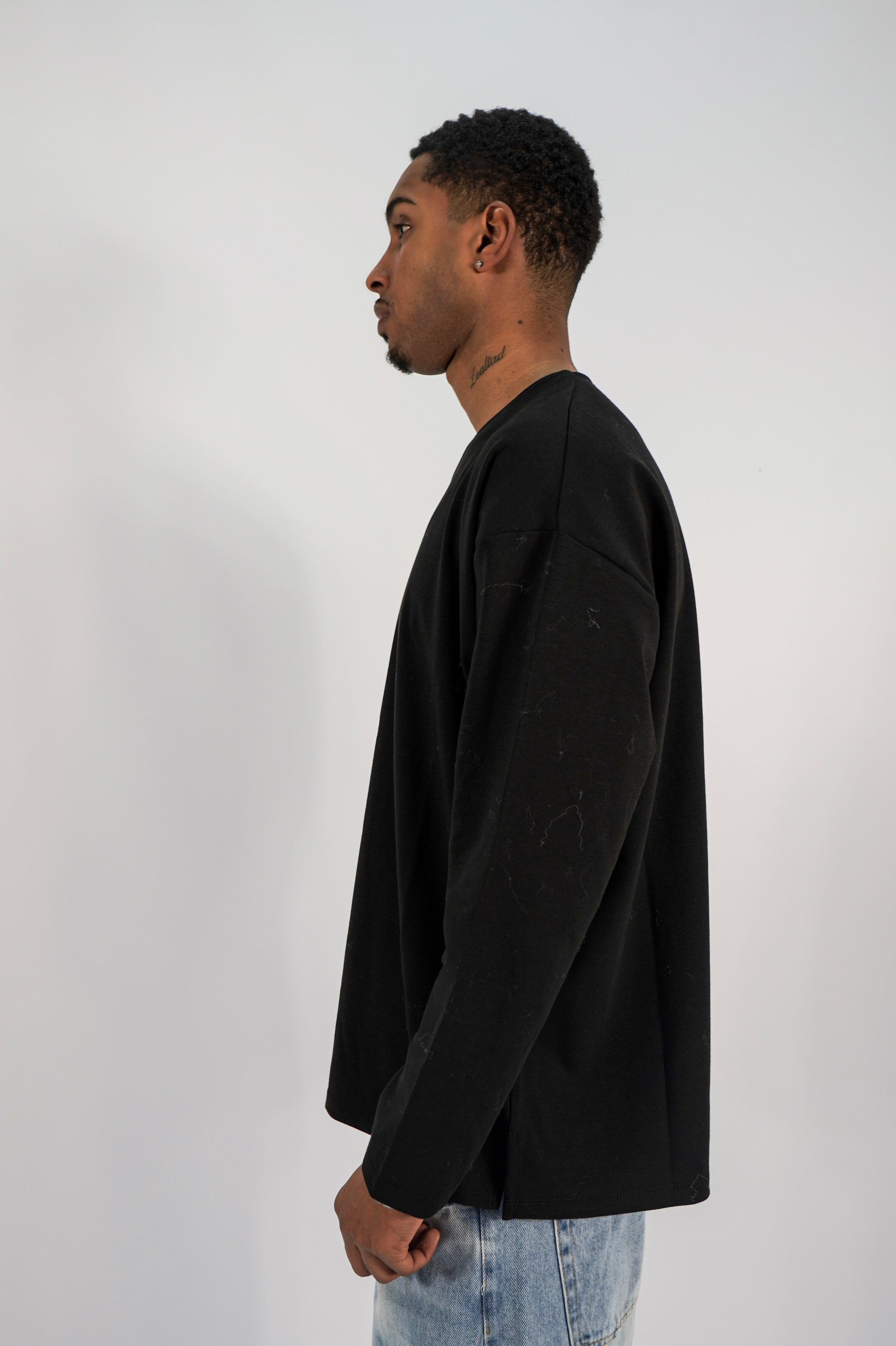 Maglia Essential Scollo a V 2 varianti colore