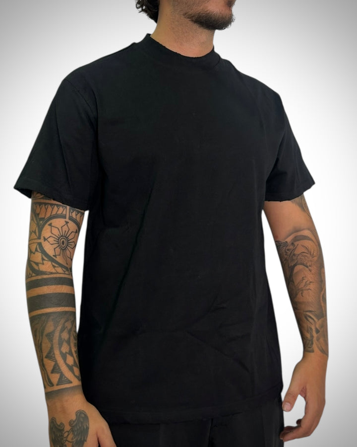 T-Shirt Anma Oversize Nera – Collo Raw Cut