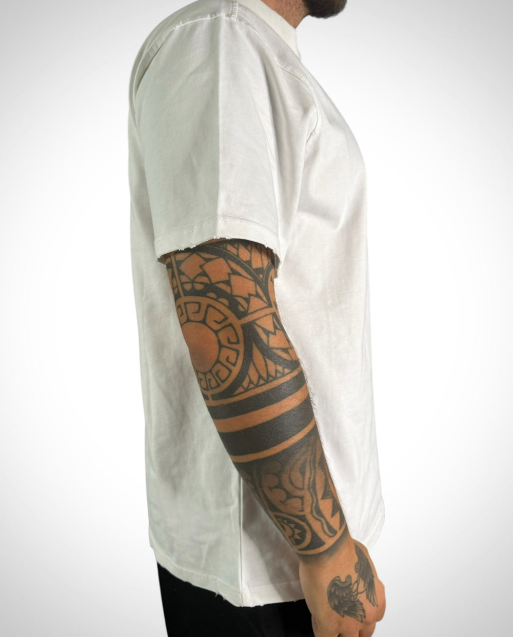 T-Shirt Anma Oversize Bianca – Collo Raw Cut