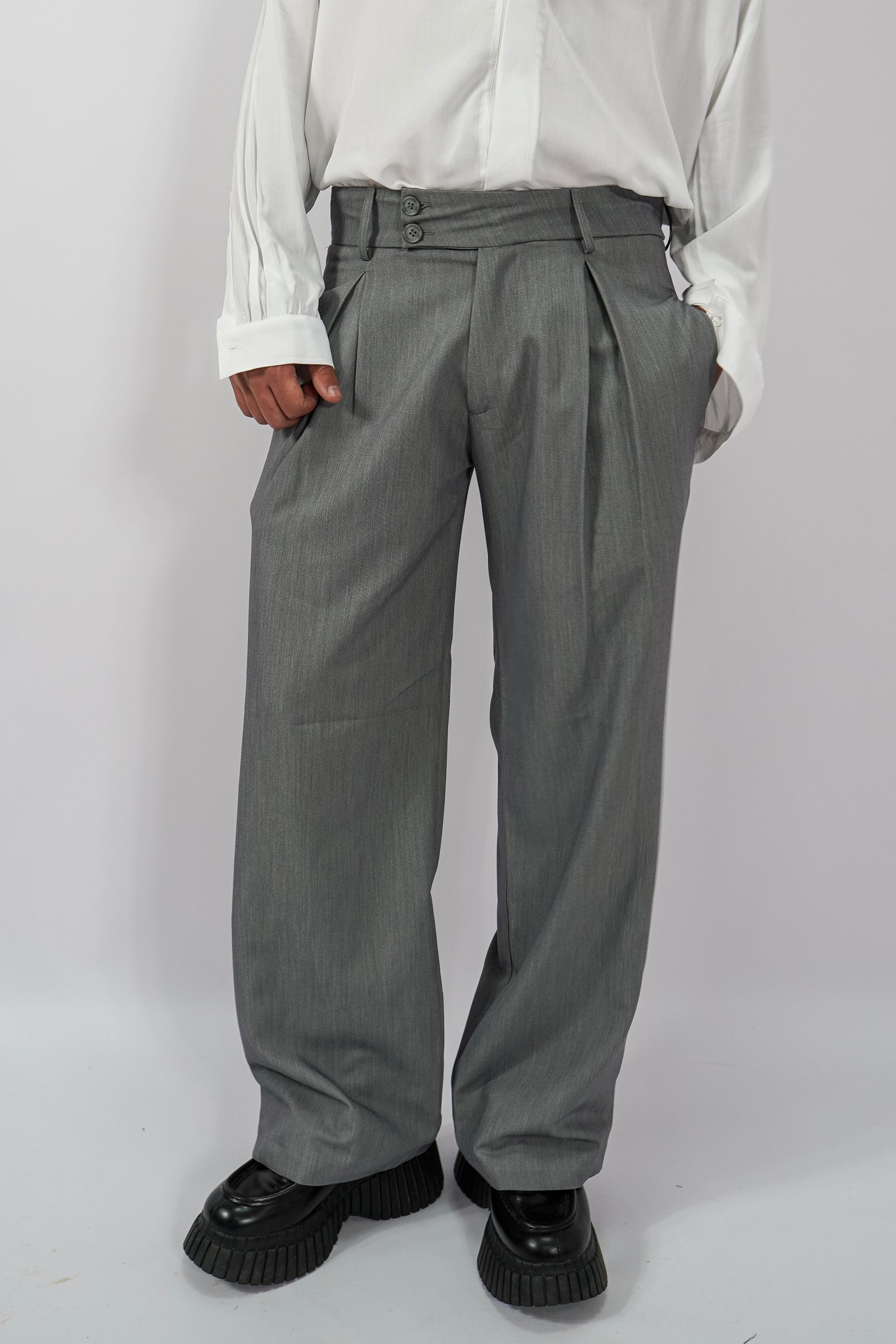 Pantalone Akito