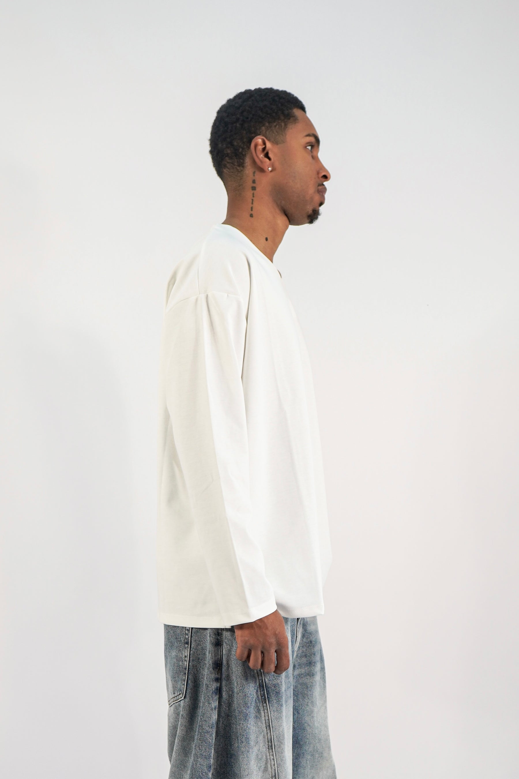 Maglia Essential Scollo a V 2 varianti colore