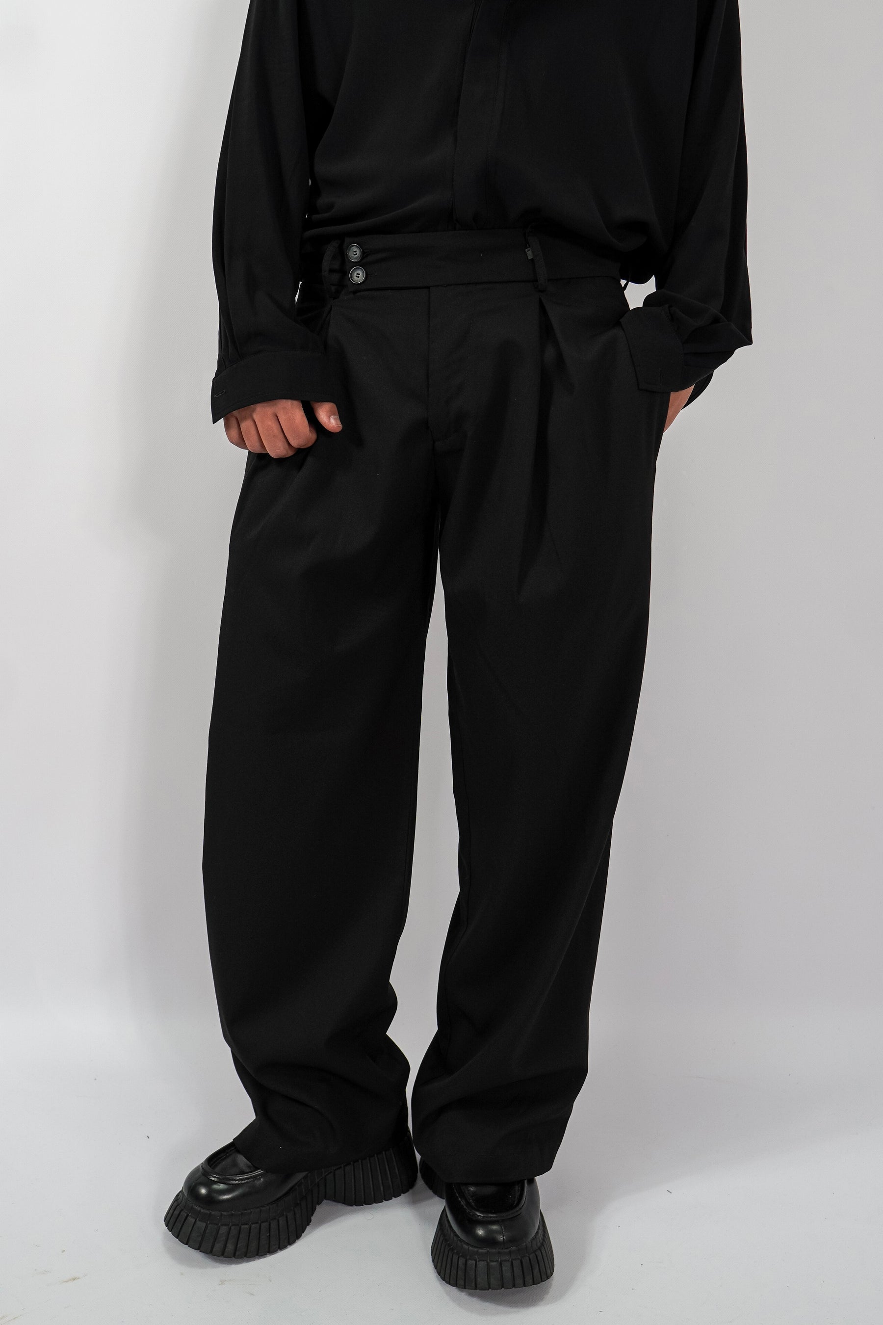Pantalone Akito