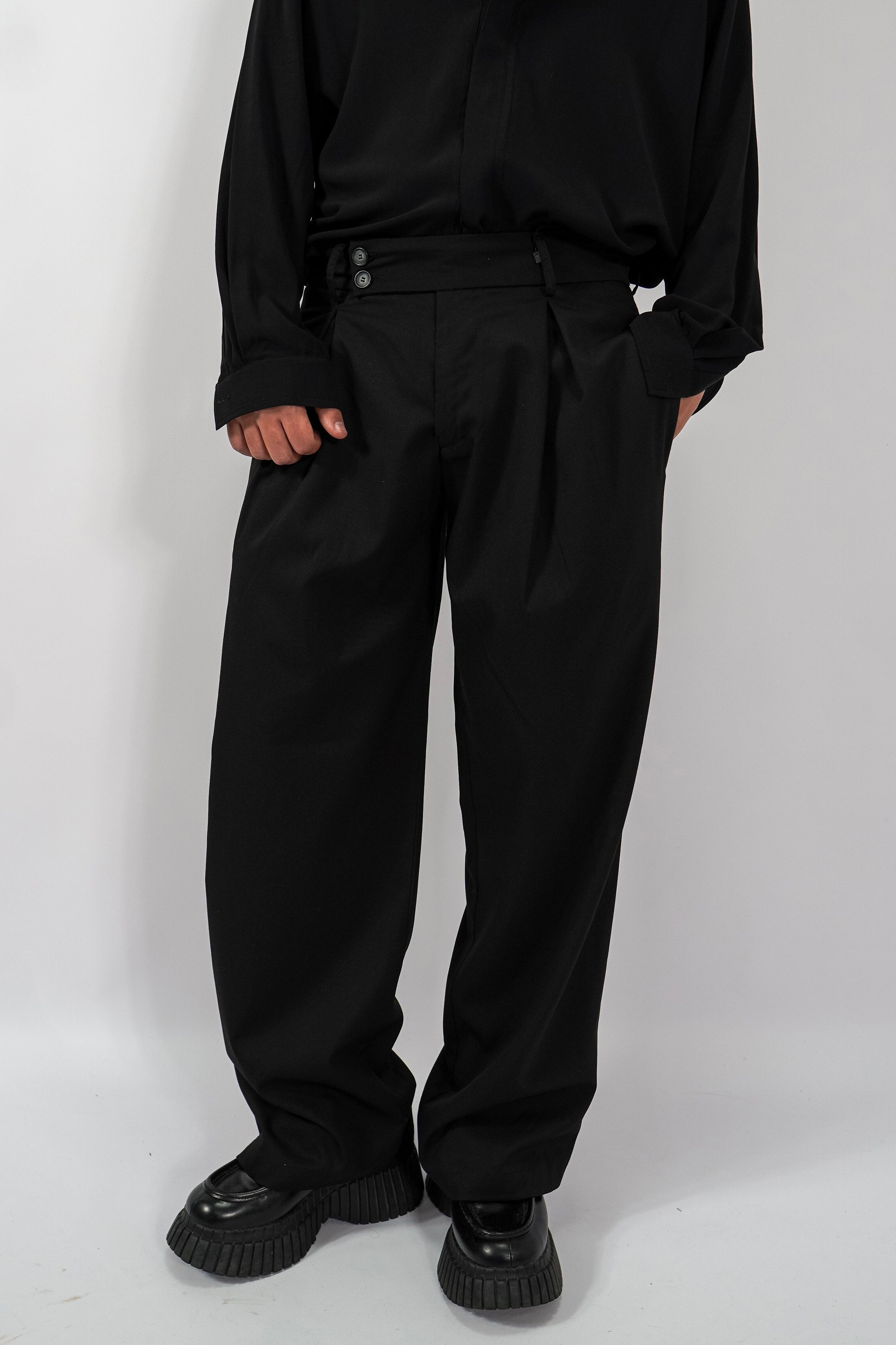 Pantalone Akito