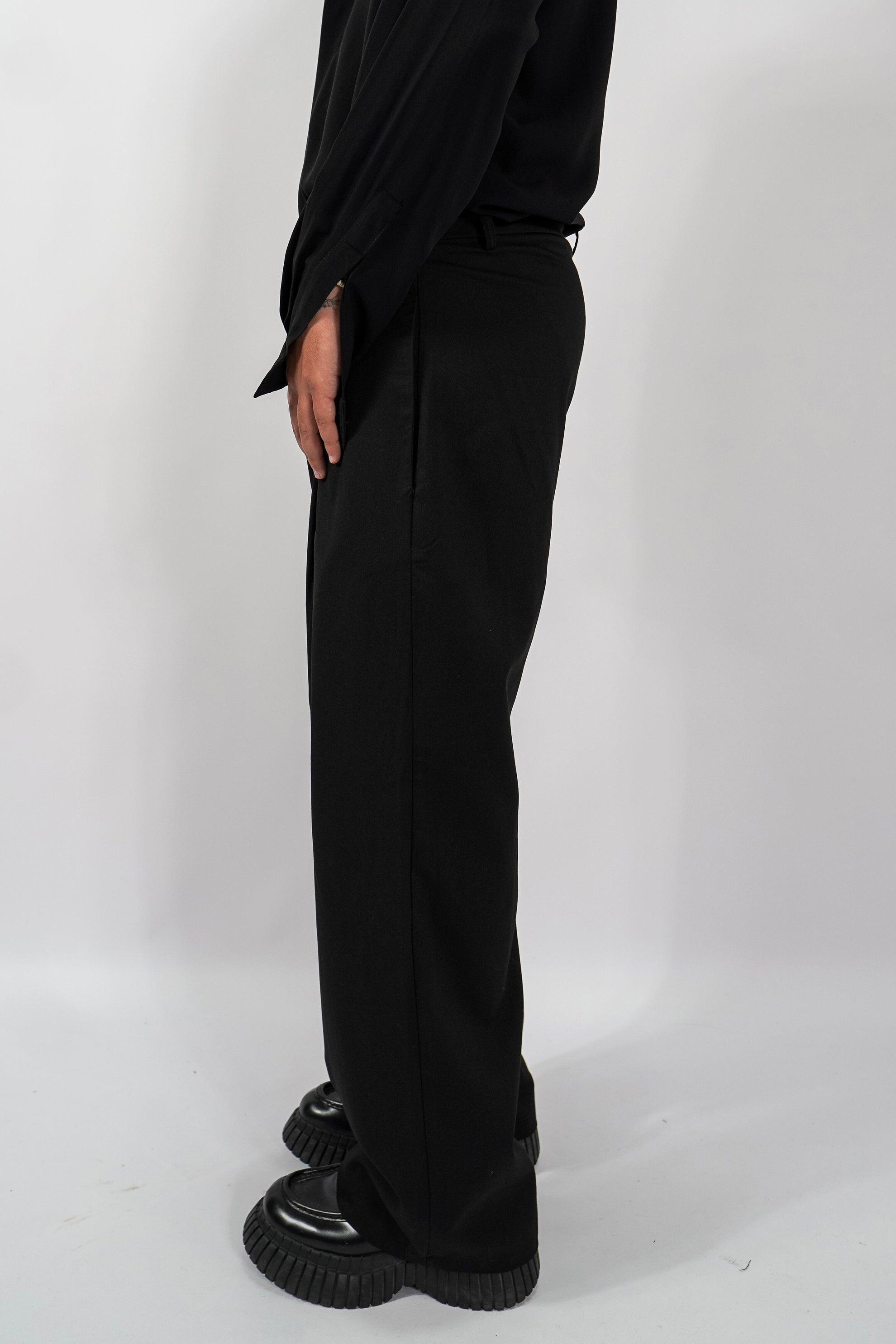 Pantalone Akito